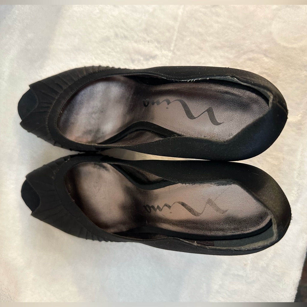 Euc-Nina Womens Evening Black Satin Peep Round Toe Pumps Slip On Shoes Size- 9m — image 3 of 8